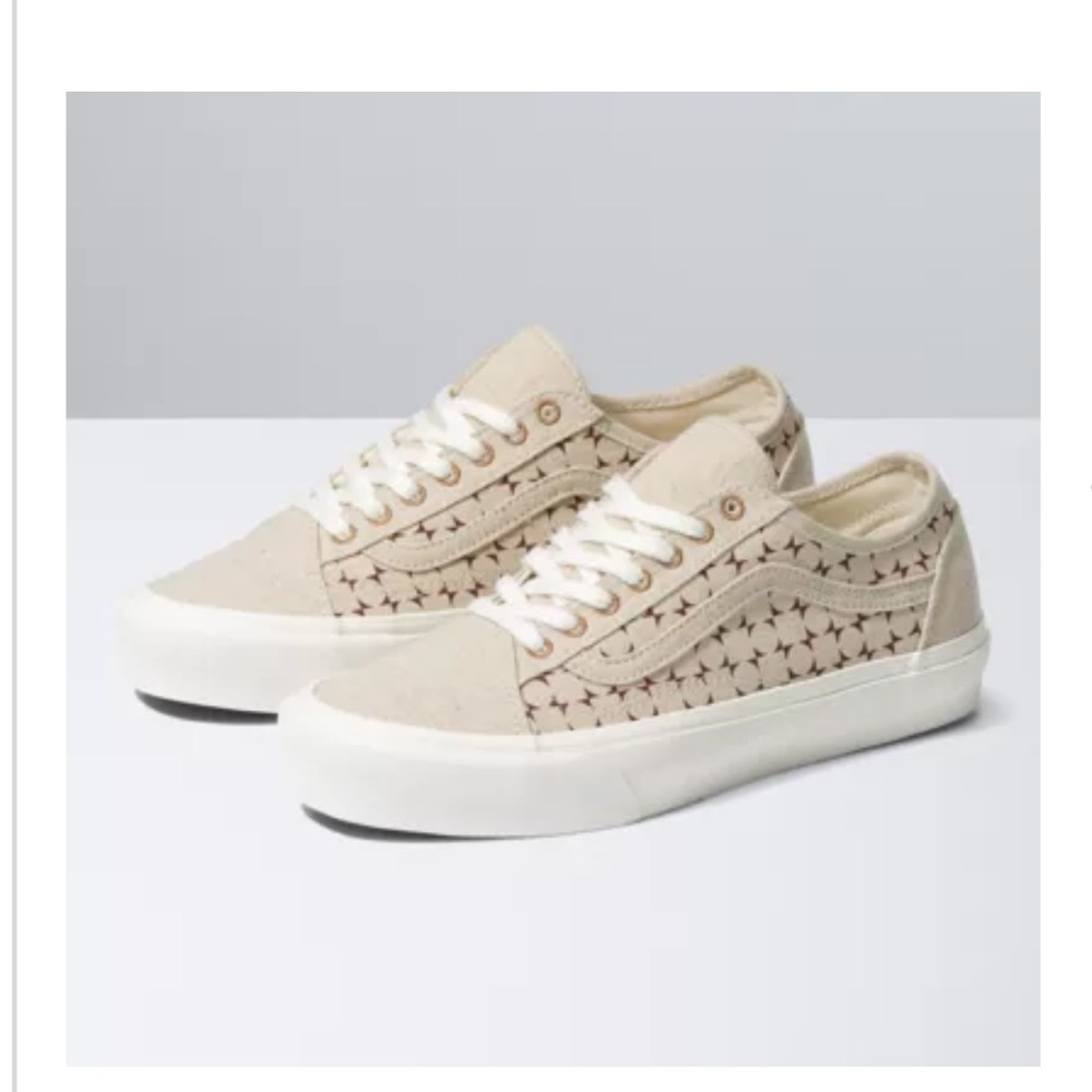 Brand new vans sneakers. Never worn! Beige brown.